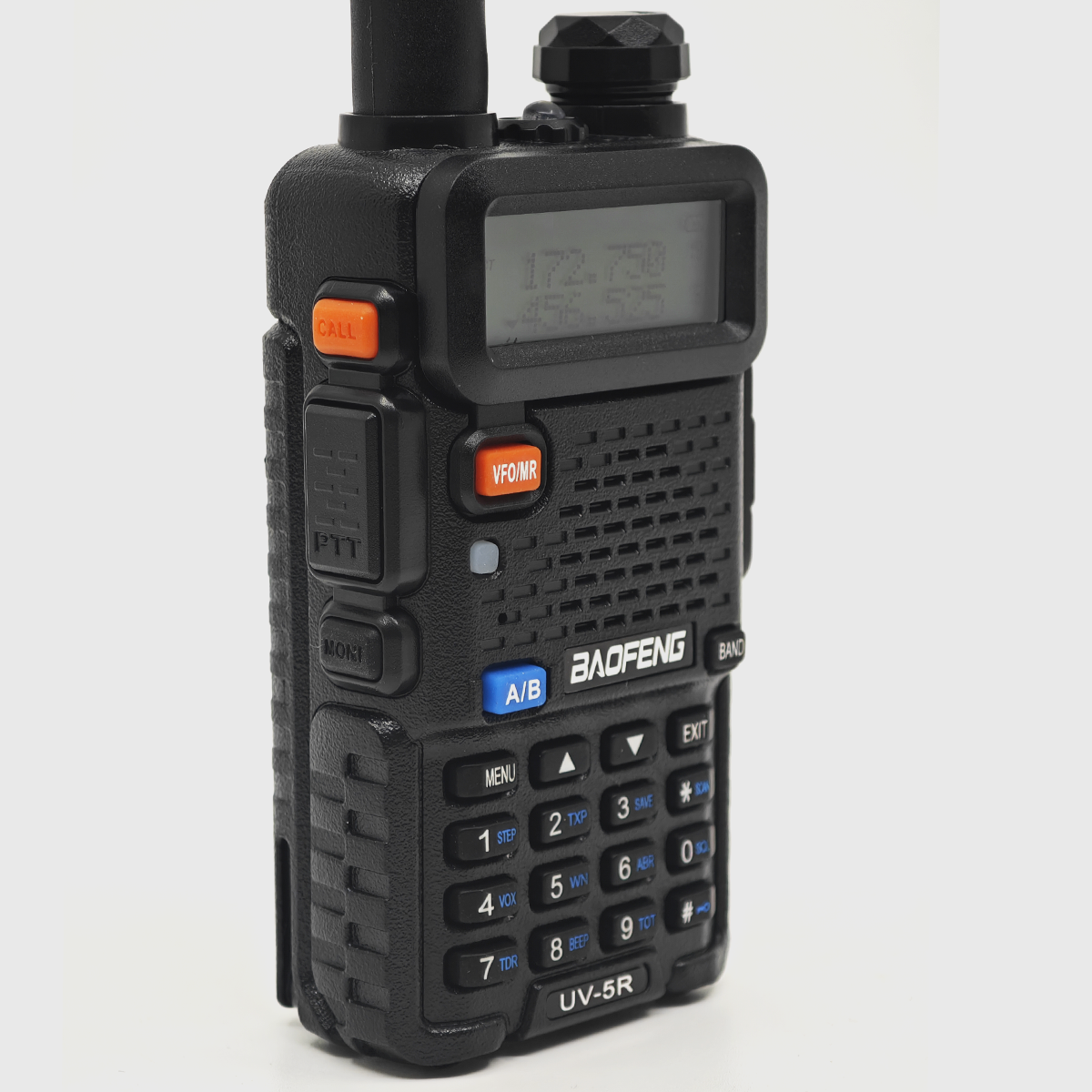 HOSSZÚ HATÓTÁVOLSÁGÚ DIGITÁLIS ADÓ-VEVŐ UV-5R