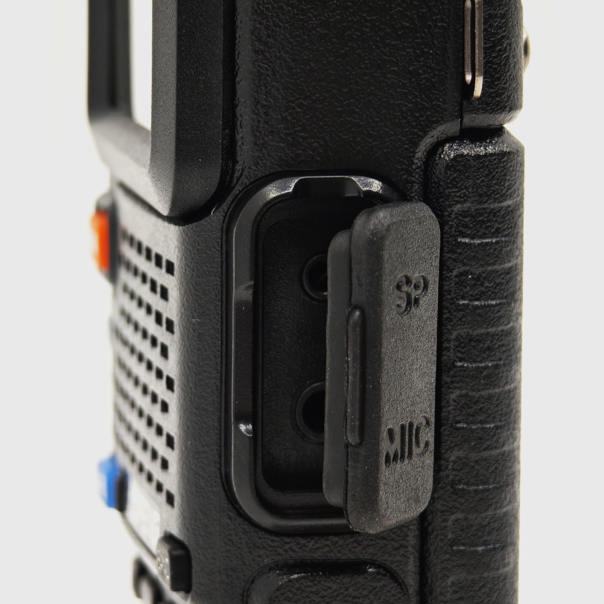 HOSSZÚ HATÓTÁVOLSÁGÚ DIGITÁLIS ADÓ-VEVŐ UV-5R